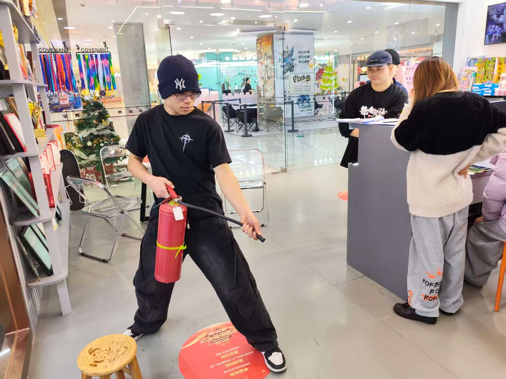 水晶城开展消防技能培训，，，，筑牢清静防护网