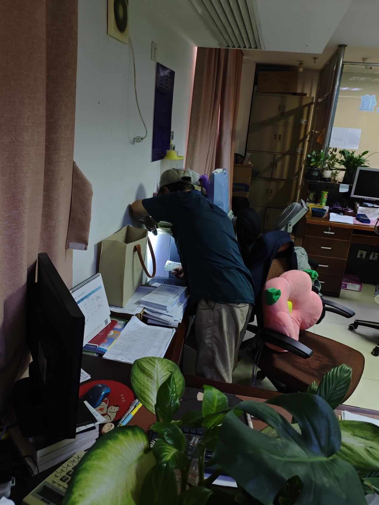 驱除“四害”，，，，，，“卫”爱偕行