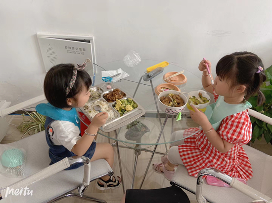 人生就是博文创集团开展“关爱职工子女”暑期特殊运动