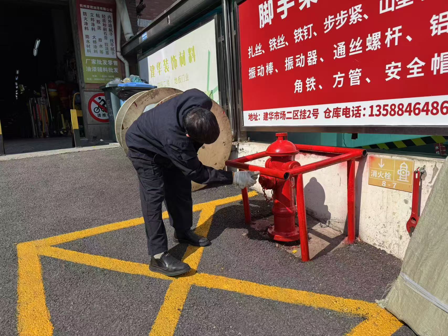 人生就是博市场为户外消防设施做“脱衣体检”——清静防护不松开