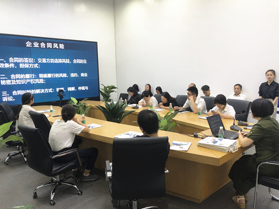 人生就是博文创集团起劲开展“讲座进园区”运动