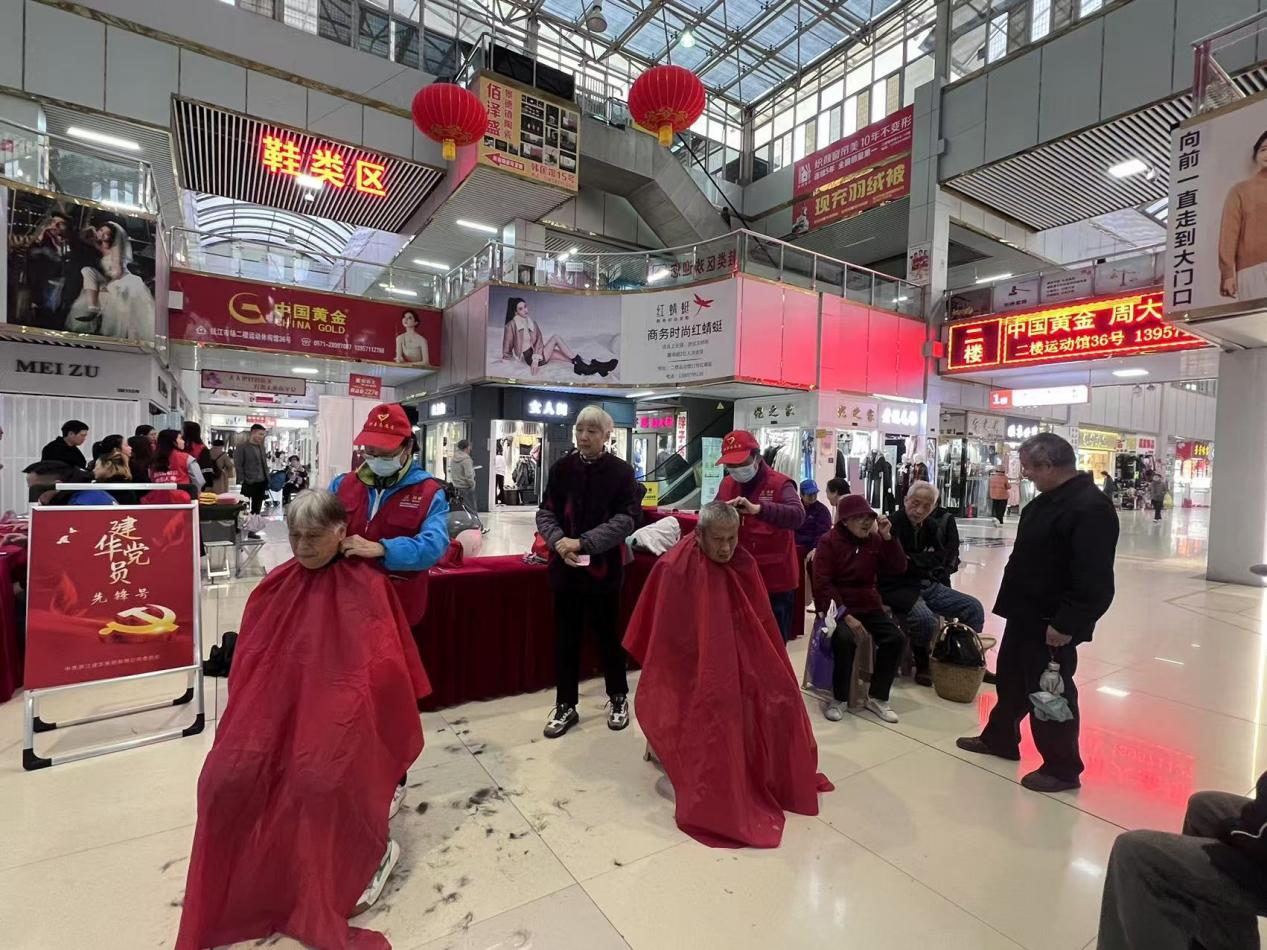 公益不打烊，，，，，，情暖每月时光