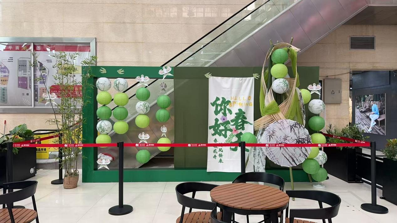 钱江商城焕新颜，，，春日美陈显活力