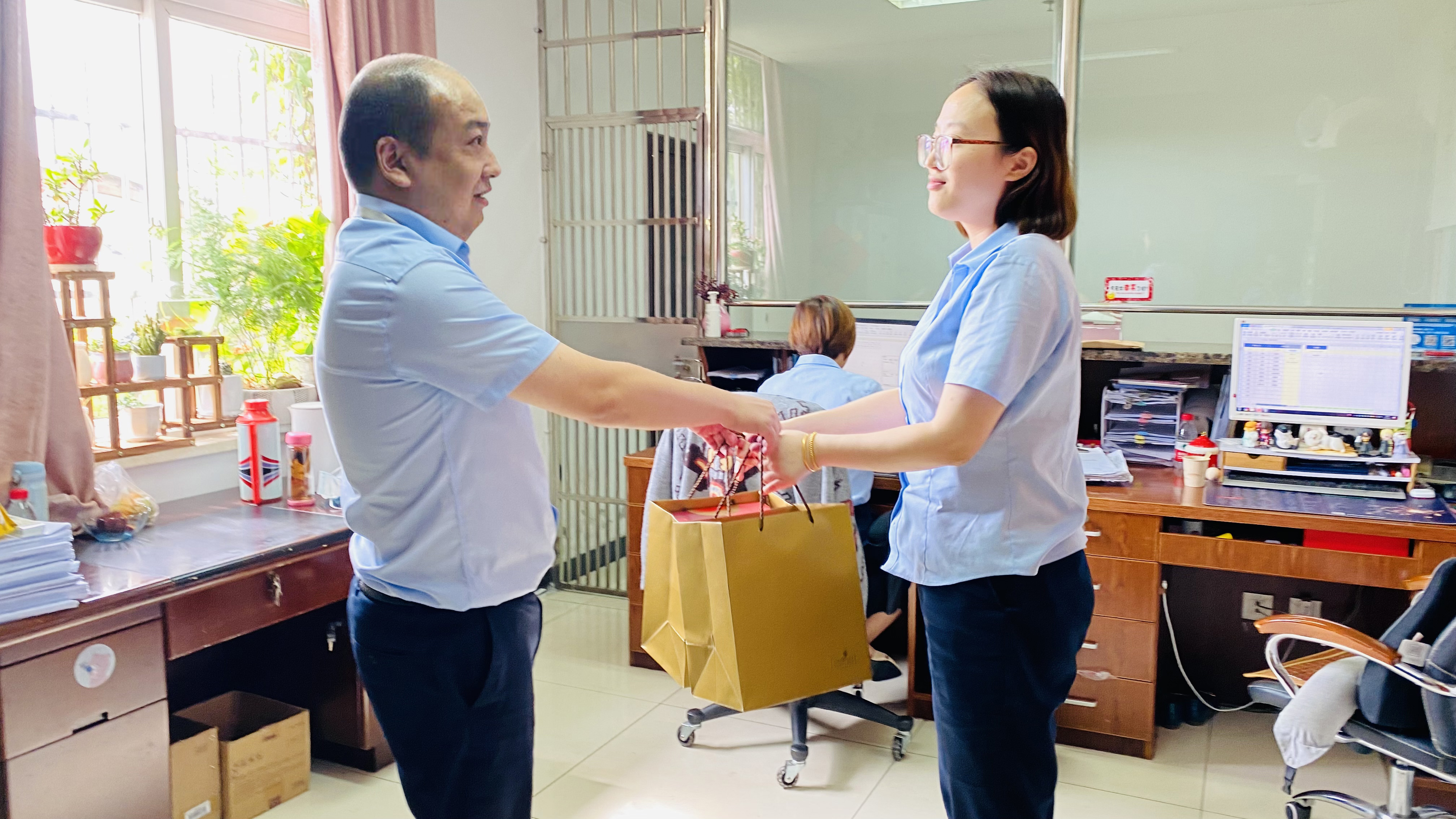 钱江商城为全员发放中秋福利彰显人文眷注