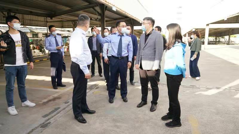 拱墅区冯晶区长带队赴钱江商城 调研专业市场入口商品集中羁系仓建设情形