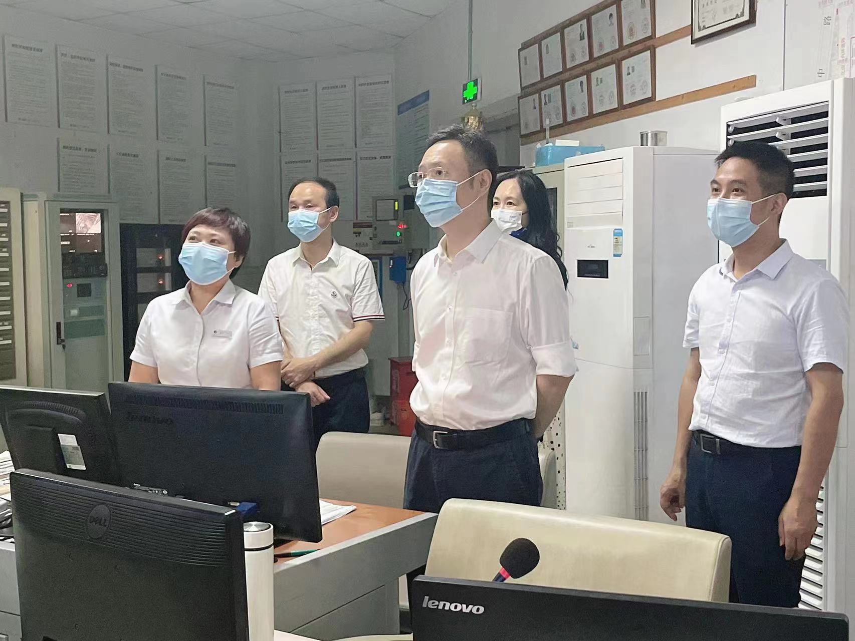 拱墅区副区长王涛莅临水晶城检查节前消防清静