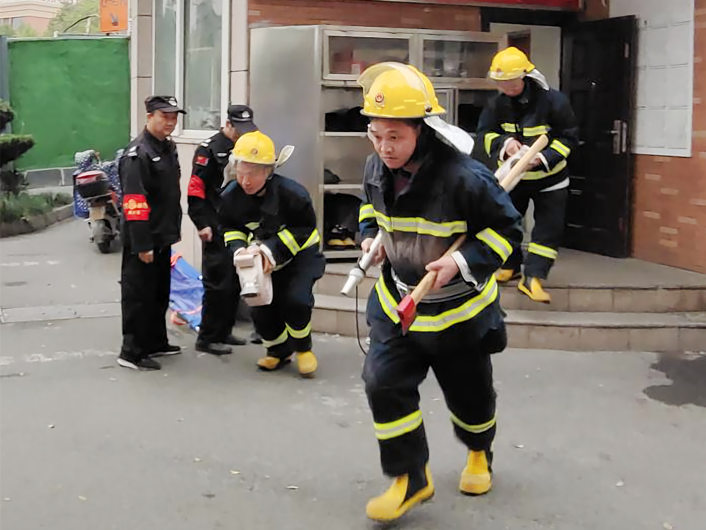 清静第一，，，，提防为先——人生就是博市场开展消防疏散演练运动