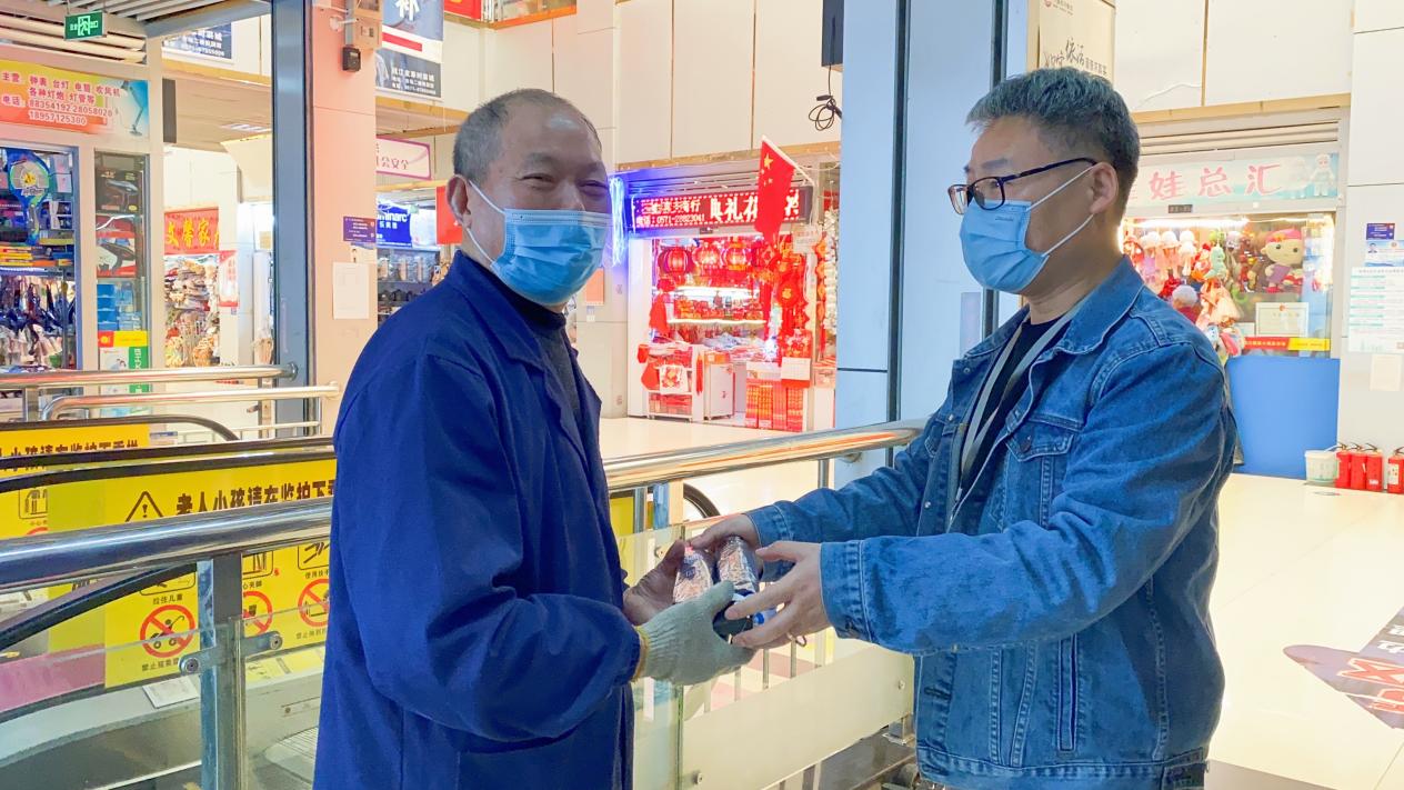 弘扬临危不惧精神 凝聚社会正能量