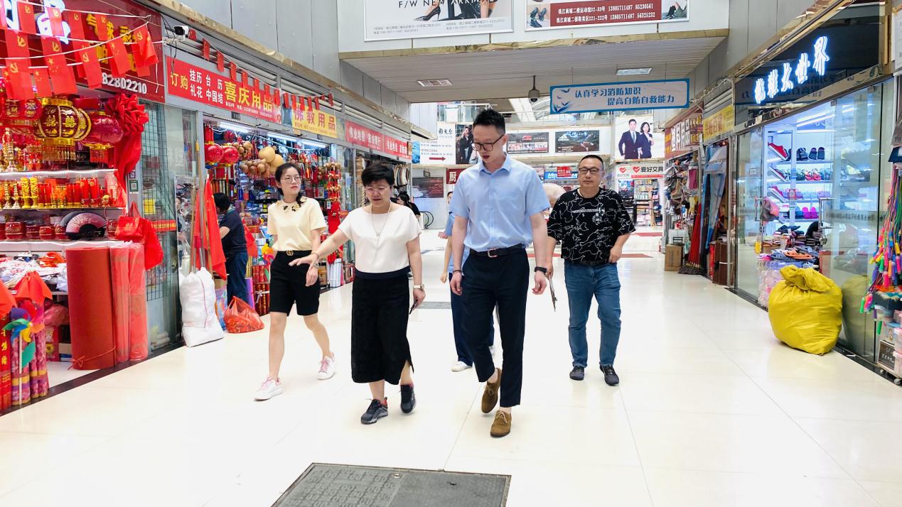 大关街道党工委书记黄苏萍走访钱江商城 开展清静生产检查事情