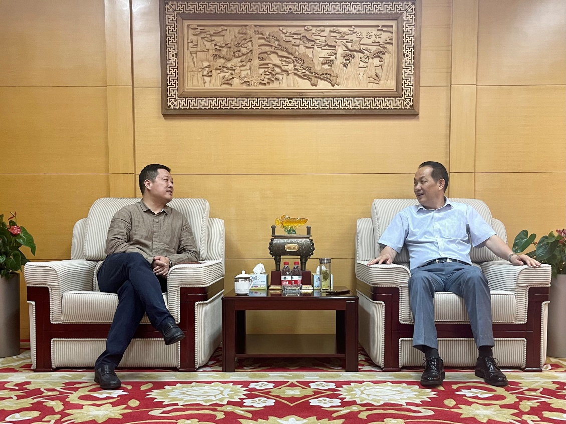 上塘街道方在元副主任带队慰问优异共产党员